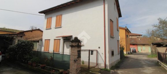 3 rooms House in Cadelbosco di Sopra, Italy No. 237765 9