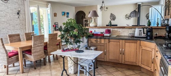 4 Schlafzimmer Villa in Uzes, France, Nr. 336301 7