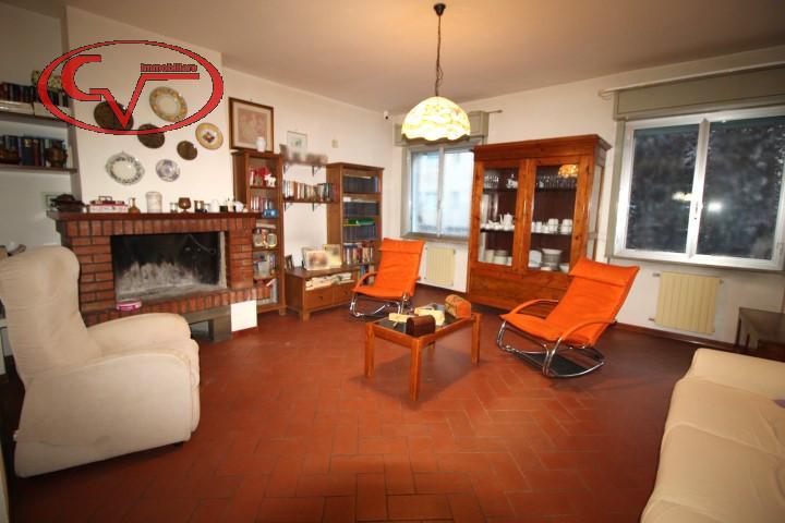 5 rooms House in San Giovanni Valdarno, Italy No. 237779