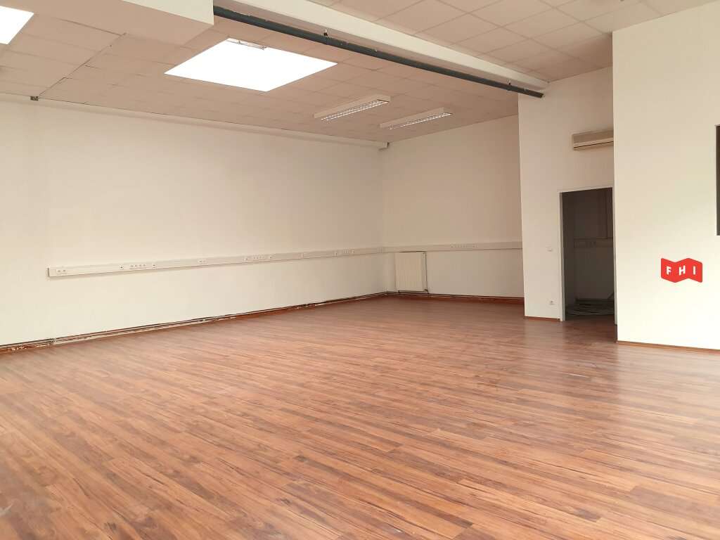 1248m² Office in Vosendorf, Austria No. 48024