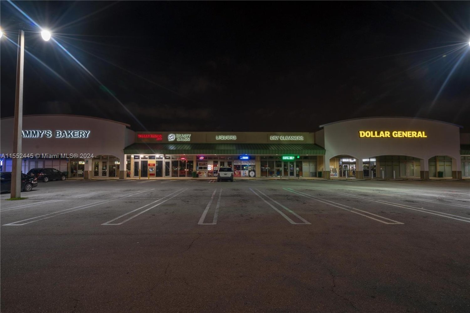 tienda en alquiler en Miami, Miami-Dade, Florida, USA № 613497