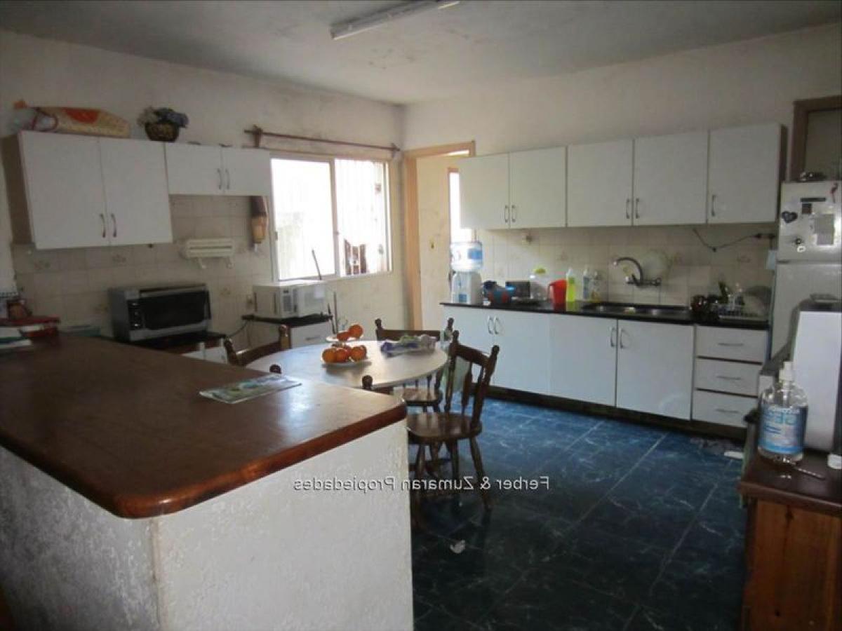 3 bedrooms House in Montevideo, Uruguay No. 7190