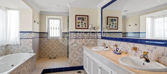 Villa de 4 dormitorios en Málaga, Spain No. 107215 26