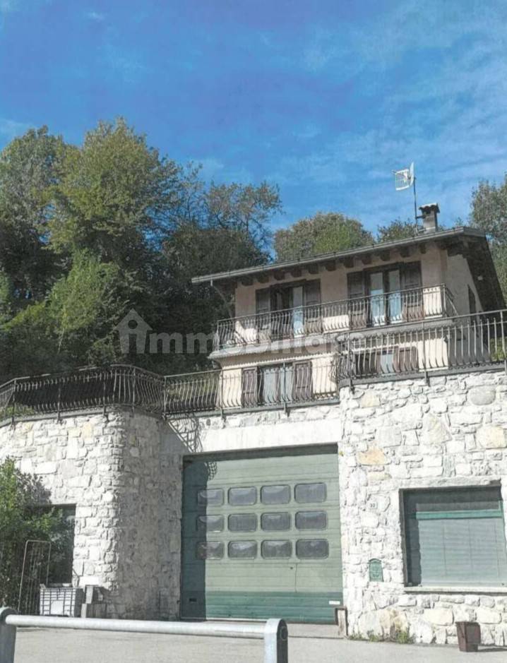 2 bedrooms Villa in Centro Valle Intelvi, Italy No. 292665