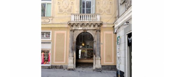 380m² Commercial property in Genoa, Italy No. 271702 2