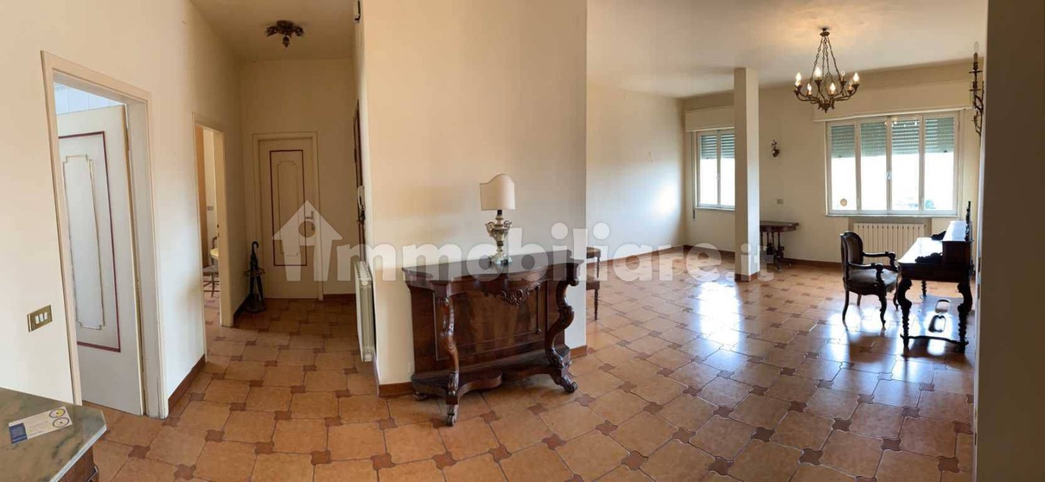Apartamento de 4 dormitorios en Massa, Italy No. 142321