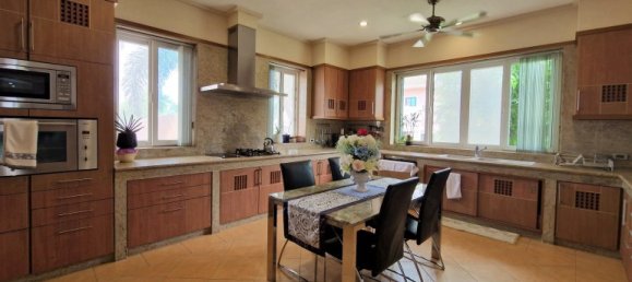 4 bedrooms House in Pattaya, Thailand No. 61501 7