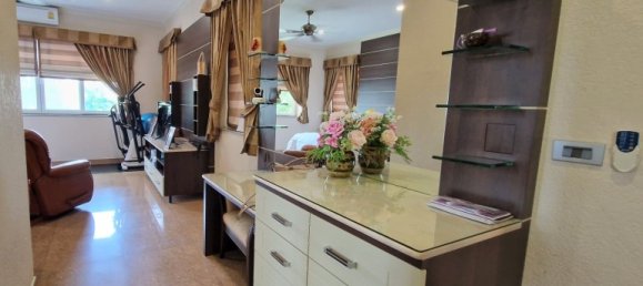 4 bedrooms House in Pattaya, Thailand No. 61501 6