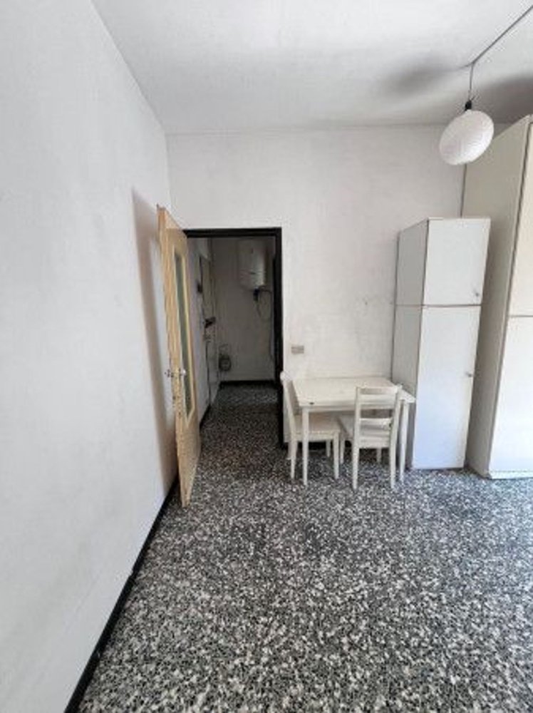 Estudio en Milan, Italy No. 330326