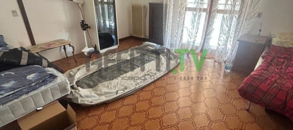 5 rooms Apartment in Carrara, Italy No. 295362 4