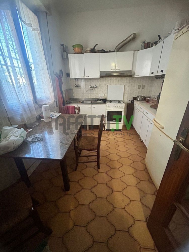 5 rooms Apartment in Carrara, Italy No. 295362