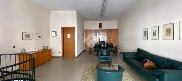 2 rooms Commercial property in Orio al Serio, Italy No. 302210 2
