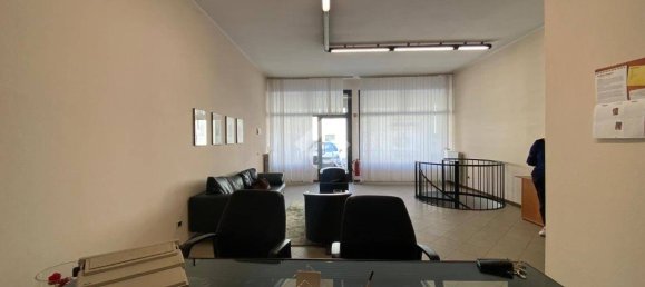2 rooms Commercial property in Orio al Serio, Italy No. 302210 3