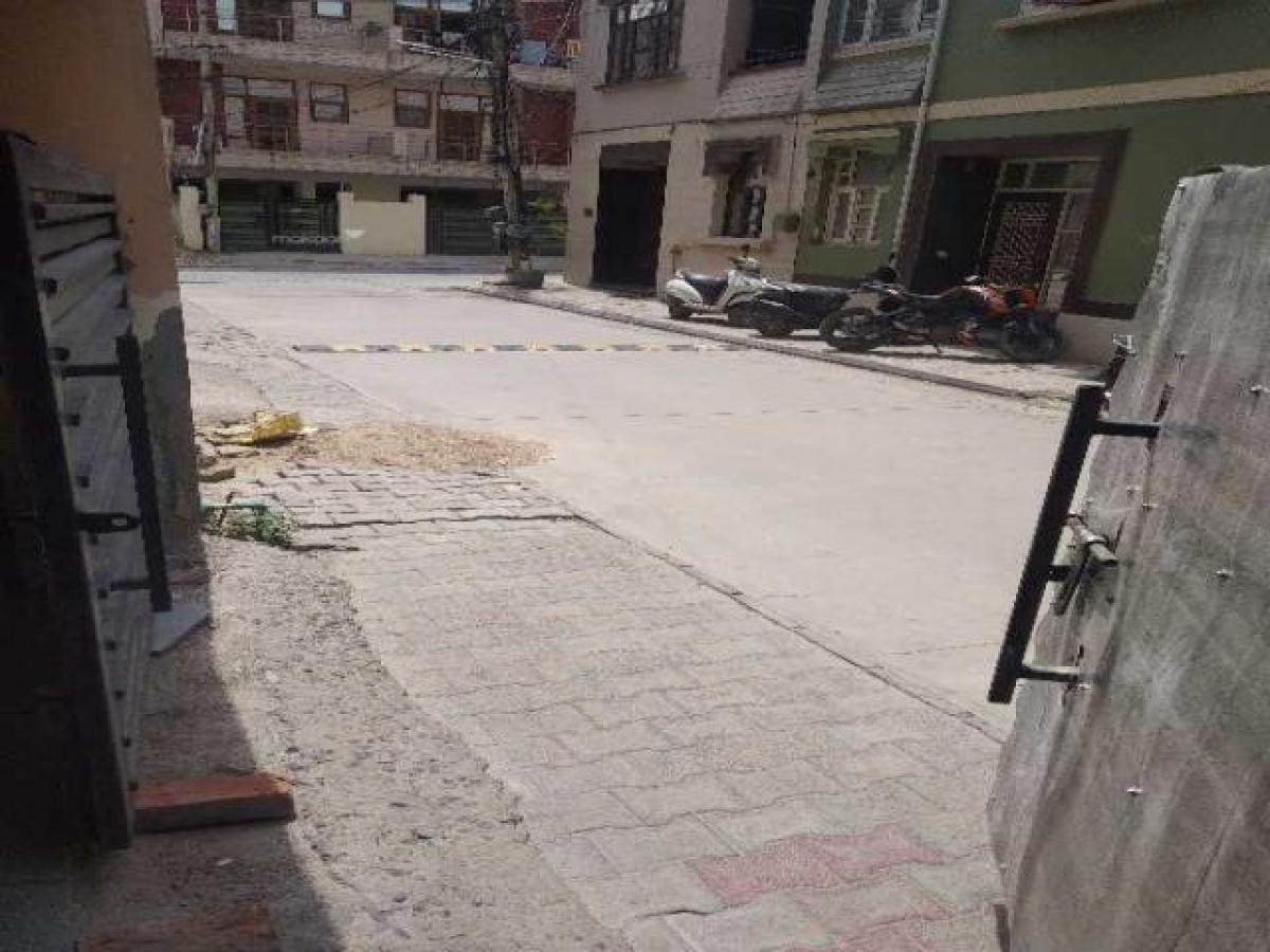 Casa de 3 dormitorios en Faridabad, India No. 26776