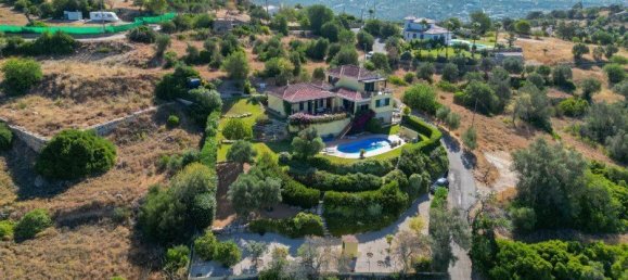 4 bedrooms Villa in Faro, Portugal No. 95841 3