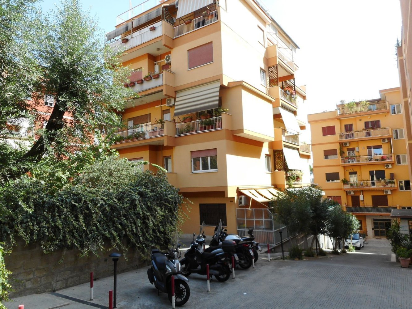 2 bedrooms Apartment in Rome, Italy No. 384498