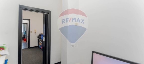 Oficina de 3 habitaciónes en Busto Arsizio, Italy No. 55756 16