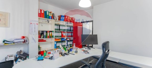 Oficina de 3 habitaciónes en Busto Arsizio, Italy No. 55756 3