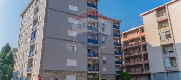 Oficina de 3 habitaciónes en Busto Arsizio, Italy No. 55756 2