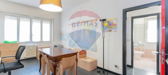 Oficina de 3 habitaciónes en Busto Arsizio, Italy No. 55756 9
