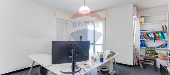 Oficina de 3 habitaciónes en Busto Arsizio, Italy No. 55756 4