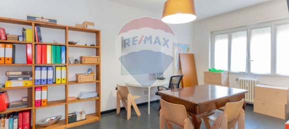 Oficina de 3 habitaciónes en Busto Arsizio, Italy No. 55756 6