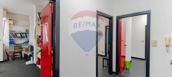 Oficina de 3 habitaciónes en Busto Arsizio, Italy No. 55756 22