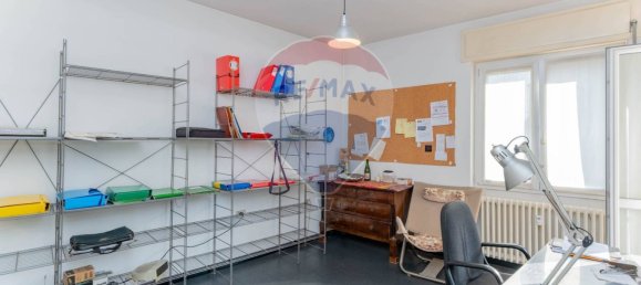 Oficina de 3 habitaciónes en Busto Arsizio, Italy No. 55756 11