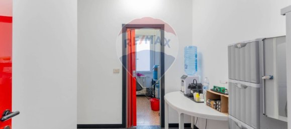 Oficina de 3 habitaciónes en Busto Arsizio, Italy No. 55756 10