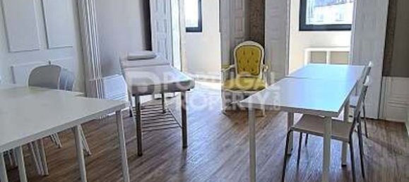 537m² Building in Porto, Portugal No. 142182 4