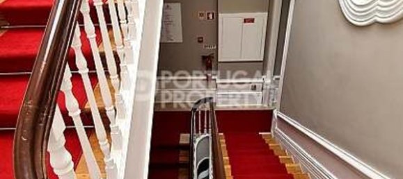 537m² Building in Porto, Portugal No. 142182 30