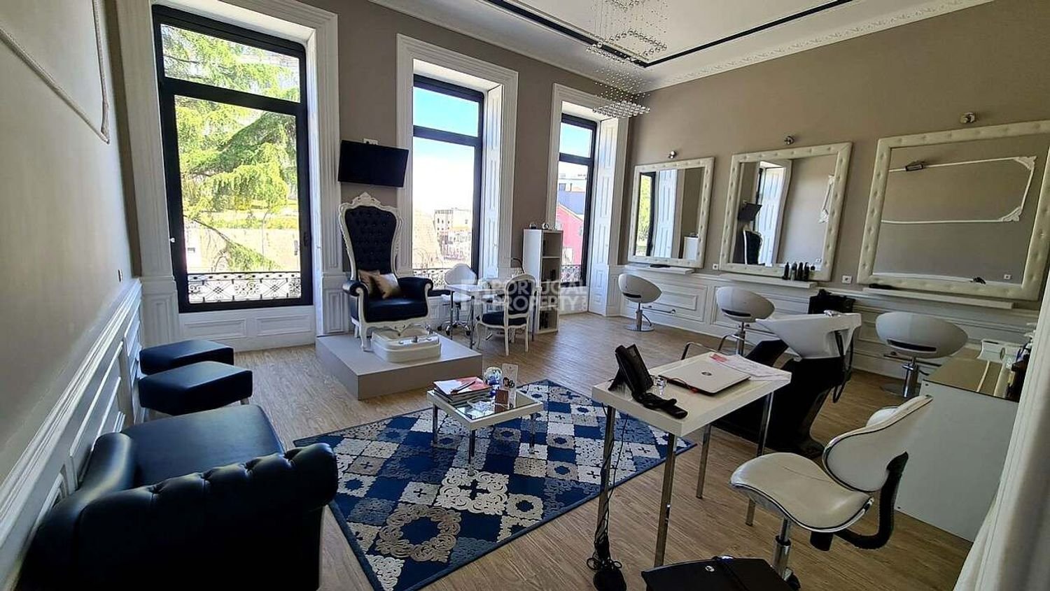 537m² Building in Porto, Portugal No. 142182