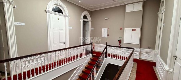 537m² Building in Porto, Portugal No. 142182 27