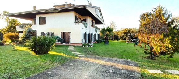 7 rooms Villa in Montignoso, Italy No. 130265 2