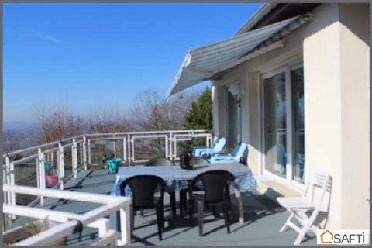 Casa de 3 dormitorios en Objat, France No. 25412