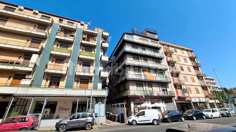 Imóvel comercial de 1 divisão em Messina, Italy N.º 83806