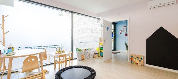 86m² Commercial property in Lisbon, Portugal No. 52327 7