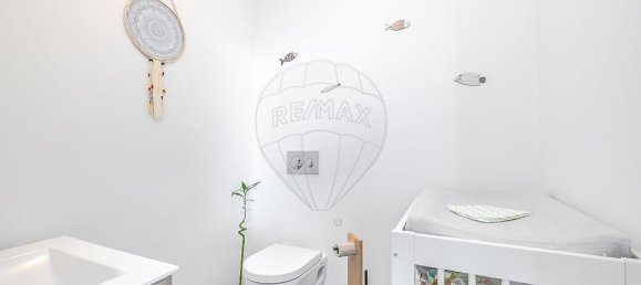 86m² Commercial property in Lisbon, Portugal No. 52327 14