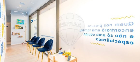 86m² Commercial property in Lisbon, Portugal No. 52327 5