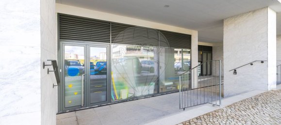 86m² Commercial property in Lisbon, Portugal No. 52327 18