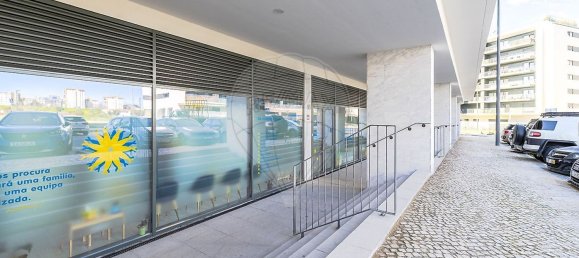 86m² Commercial property in Lisbon, Portugal No. 52327 17