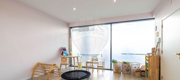 86m² Commercial property in Lisbon, Portugal No. 52327 8