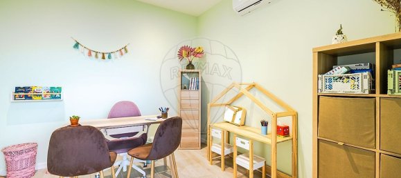 86m² Commercial property in Lisbon, Portugal No. 52327 11