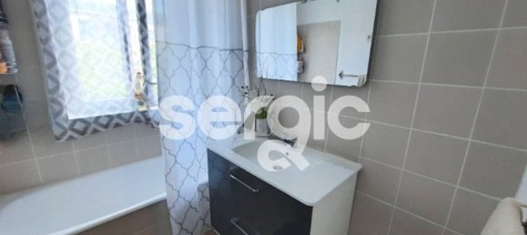 Apartamento de 2 dormitorios en Saint-Jean-de-la-Ruelle, France No. 156045 3