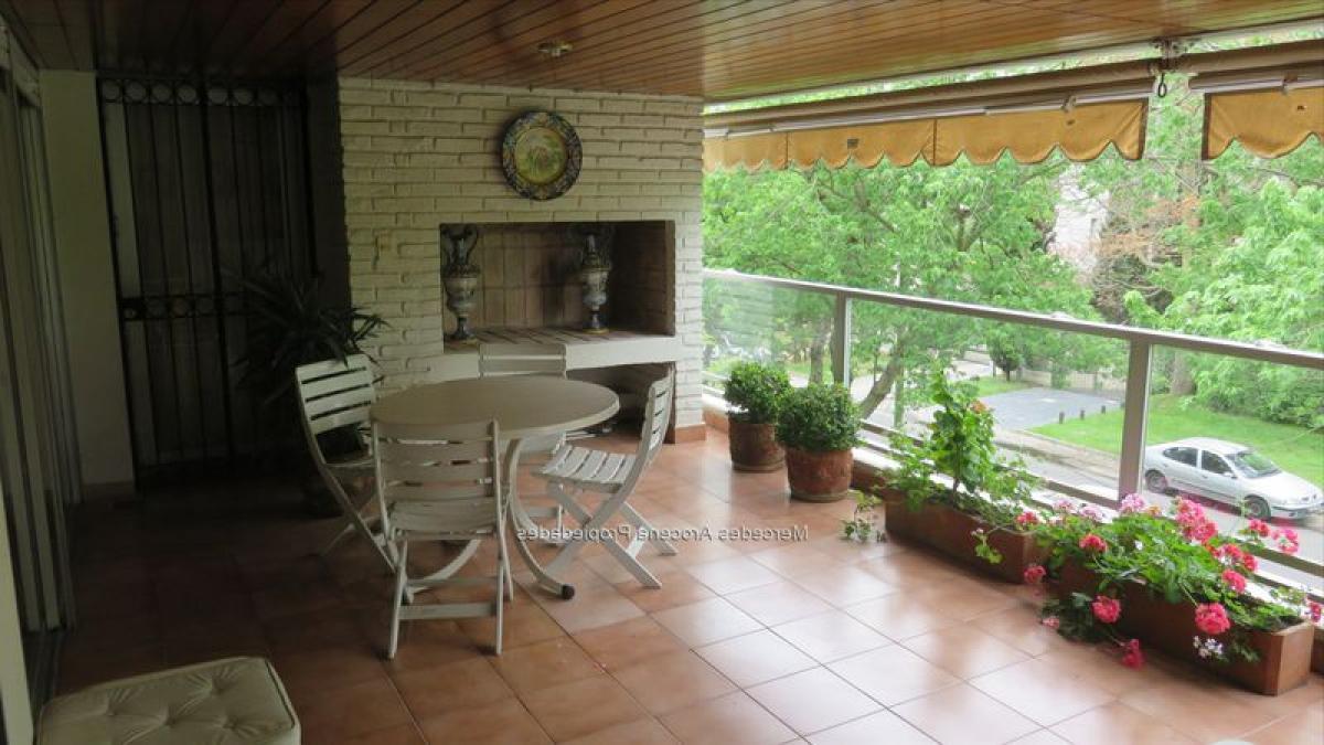 3 bedrooms Apartment in Montevideo, Uruguay No. 1664