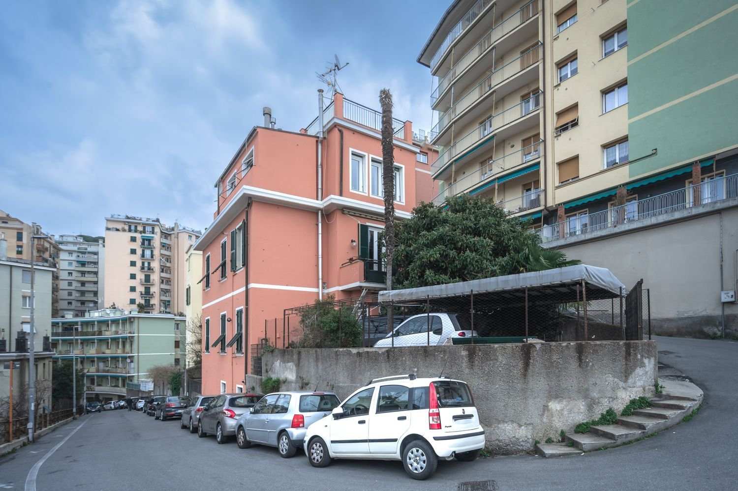 6 rooms House in Genoa, Italy No. 16208