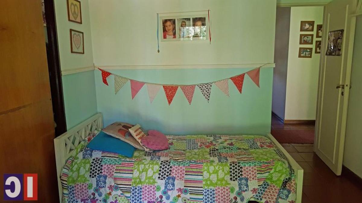 4 bedrooms House in Ituzaingo, Argentina No. 92585