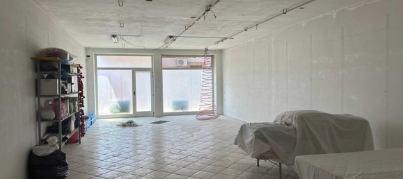 3-Zimmer Gewerbliche Immobilie in Lizzano, Italy, Nr. 86010 3