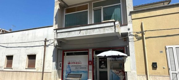 3-Zimmer Gewerbliche Immobilie in Lizzano, Italy, Nr. 86010 2