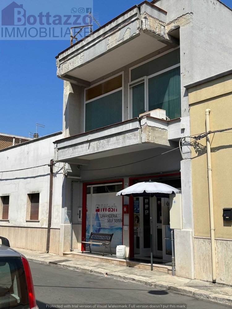 3-Zimmer Gewerbliche Immobilie in Lizzano, Italy, Nr. 86010